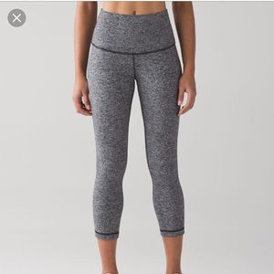 FLASH SALE lululemon High Waisted Crop 21”